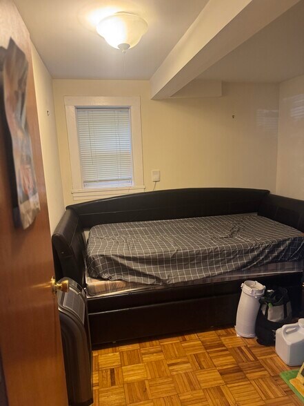 Office Space - 5317 W Newport Ave