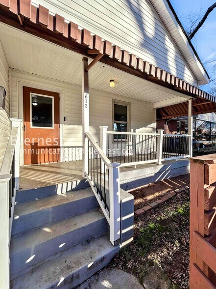 Building Photo - 613 N Jackson Ave