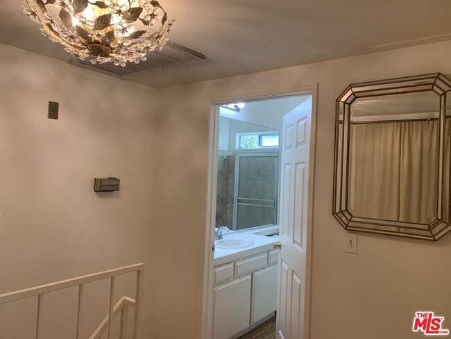 Building Photo - 4189 Vineland Ave