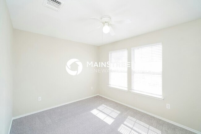 Building Photo - 4 Bedroom Pet-Friendly Home in San Antonio, TX with Main Street Renewal