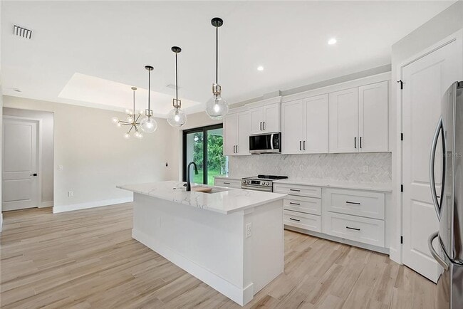 Building Photo - 4476 Skyway Ave