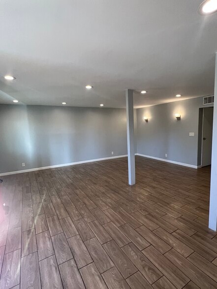 Building Photo - 1115 E Whitton Ave