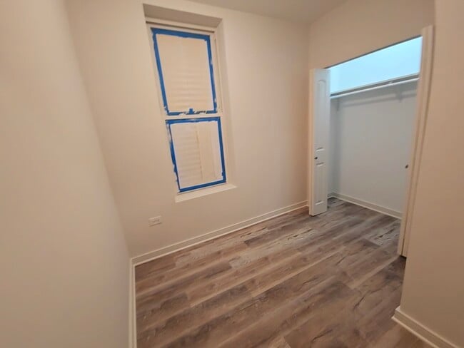 Building Photo - 2216 W 21st Pl