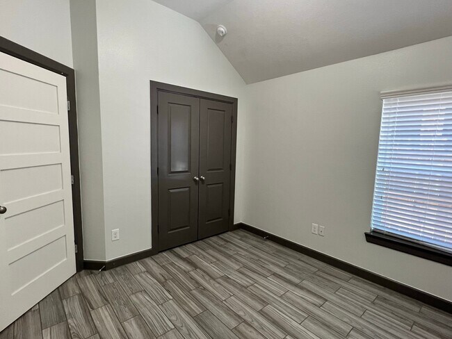 Building Photo - 211 Pleasant Hl Wy