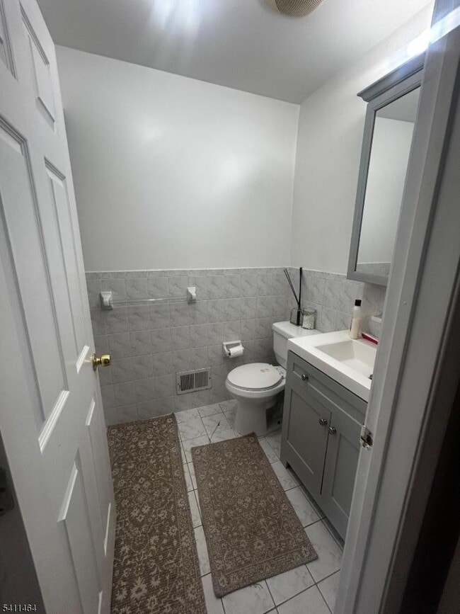 Building Photo - 1031 E Grand St