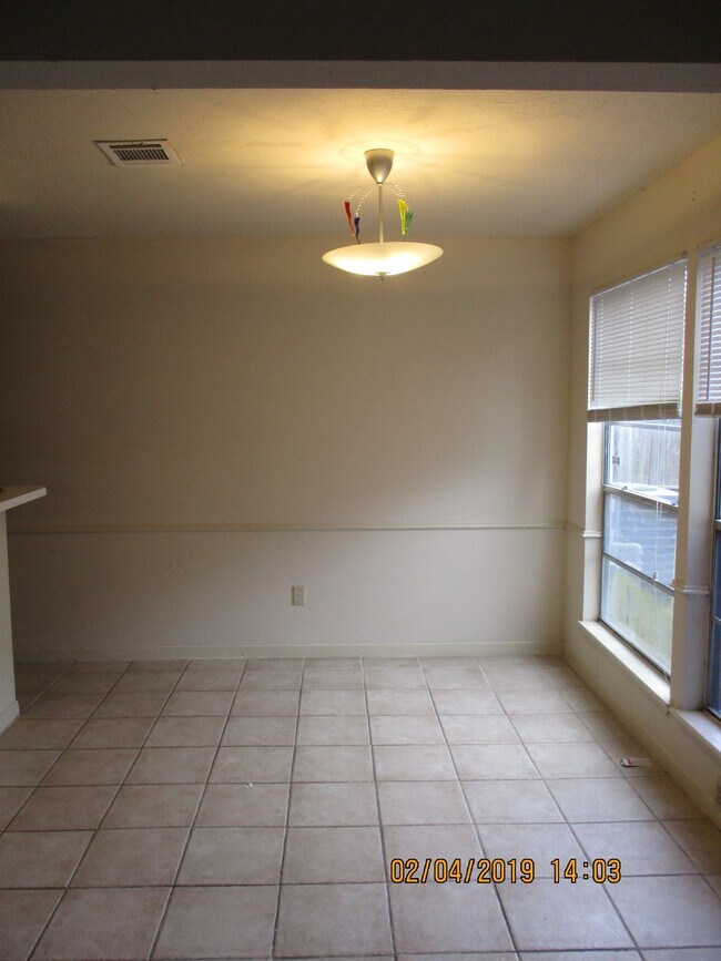 Building Photo - 10834 Sugar Hill Dr