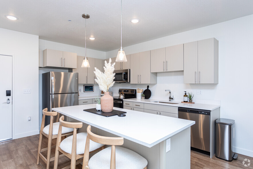 2BR, 2BA - Tenley - Kitchen - Skyline Peaks