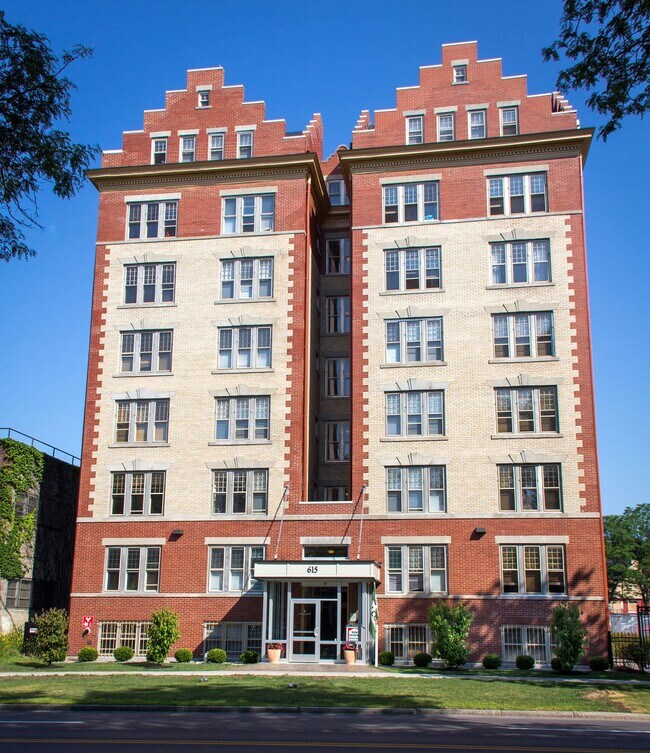 Building Photo - 615 James St