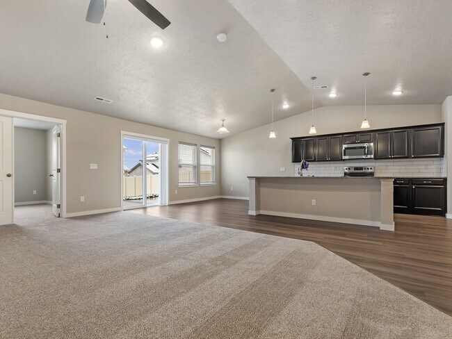 Building Photo - 7807 S Dewberry Way