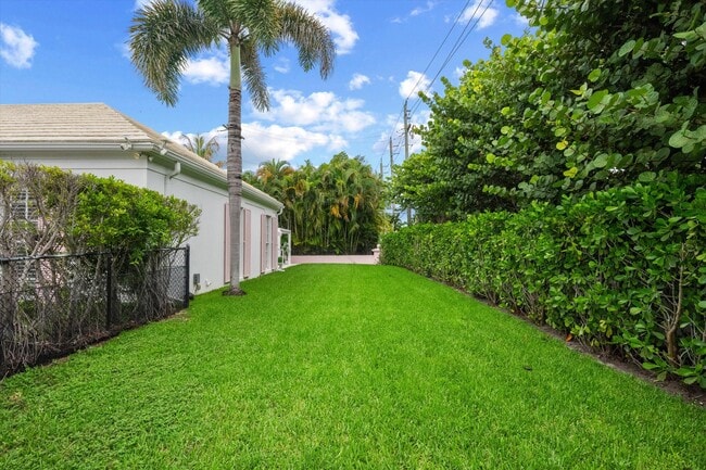 Building Photo - 201 Bahama Ln