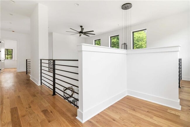 Building Photo - 1554 Columbia Cir