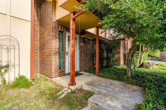 Building Photo - Great 2 Bed 2 Bath Townhouse in S Arlington- 76017