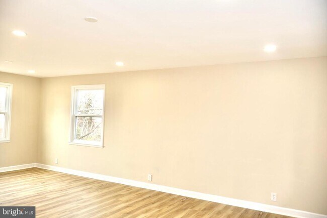 Building Photo - 147 Deacon Rd