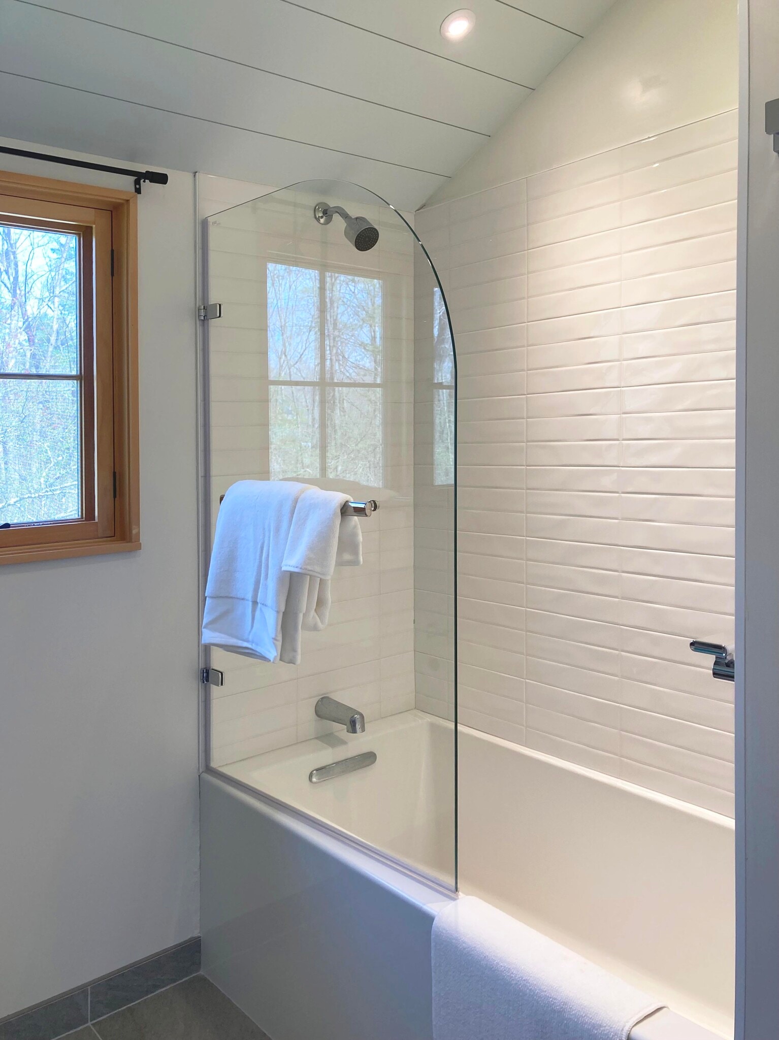 Shower and bath - 399 Lowell Rd