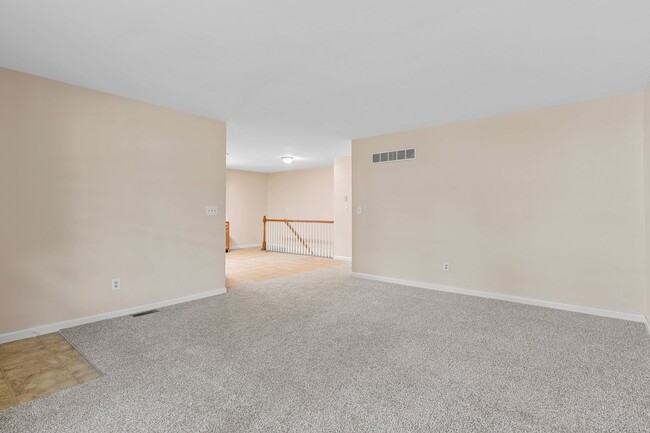 Building Photo - Omar Ct Duplex