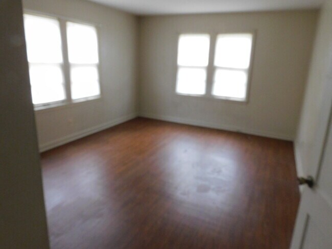 Building Photo - 324 N 8th St