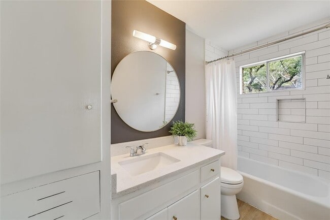 Building Photo - 1612 Elmhurst Dr