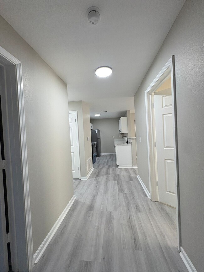 Building Photo - Bellagio Living III