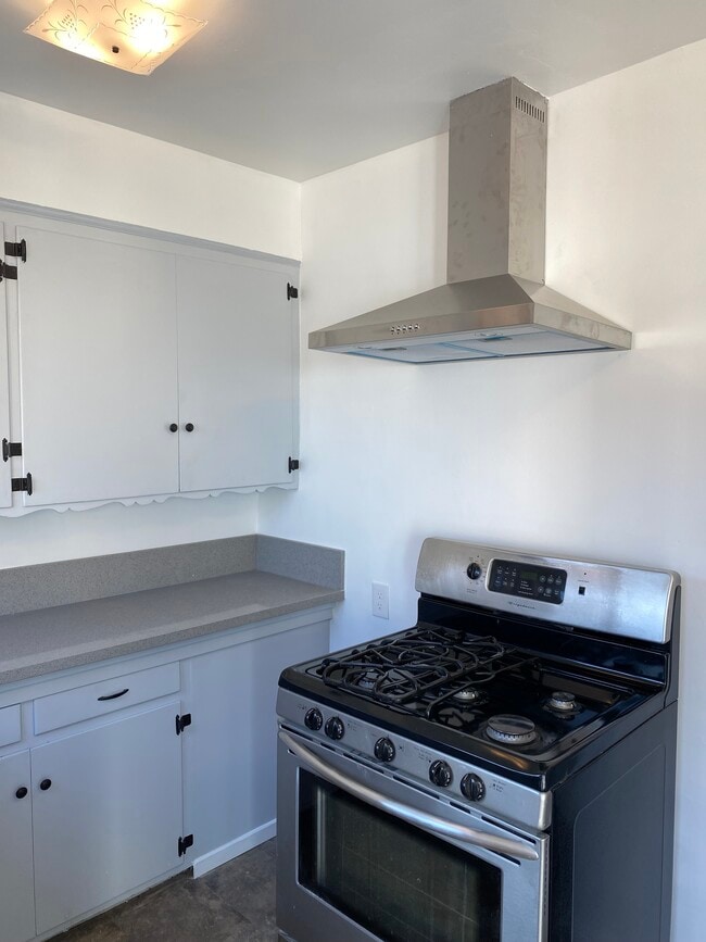 Kitchen - 4506 Ellenwood Dr