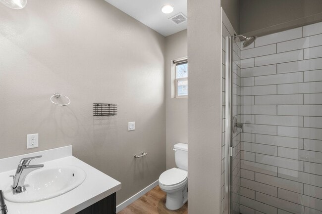 Building Photo - Modern Midtown Living