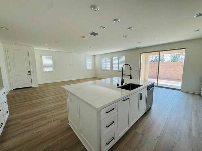 Building Photo - 8631 Mission Villa Dr