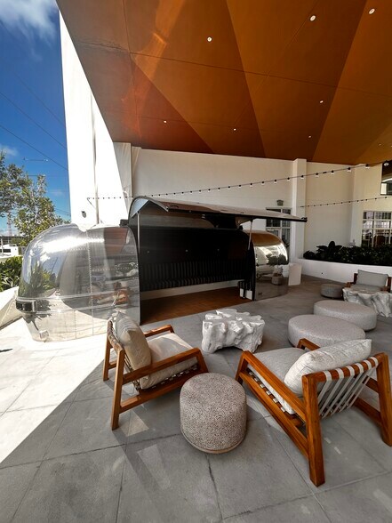 Building Photo - 1940 NW 2nd Ct