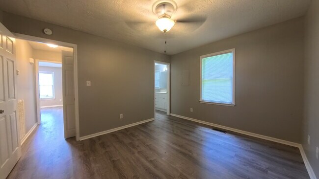 Building Photo - Stunning, Well-Maintained Craftsman Gem