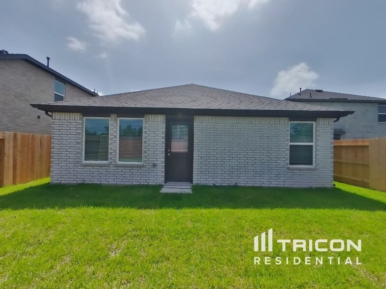 Building Photo - 3065 Dawn Sound Dr
