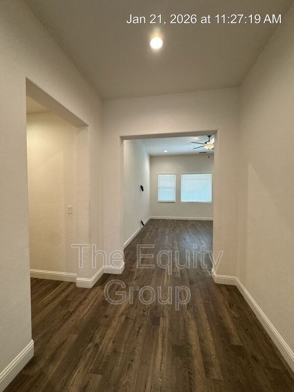 Building Photo - 1829 W Prescott Ave