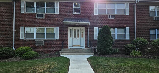 Building Photo - 237 N Middletown Rd