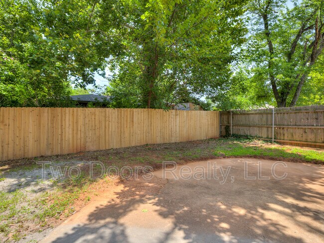 Building Photo - 1908 E Willow Creek Terrace