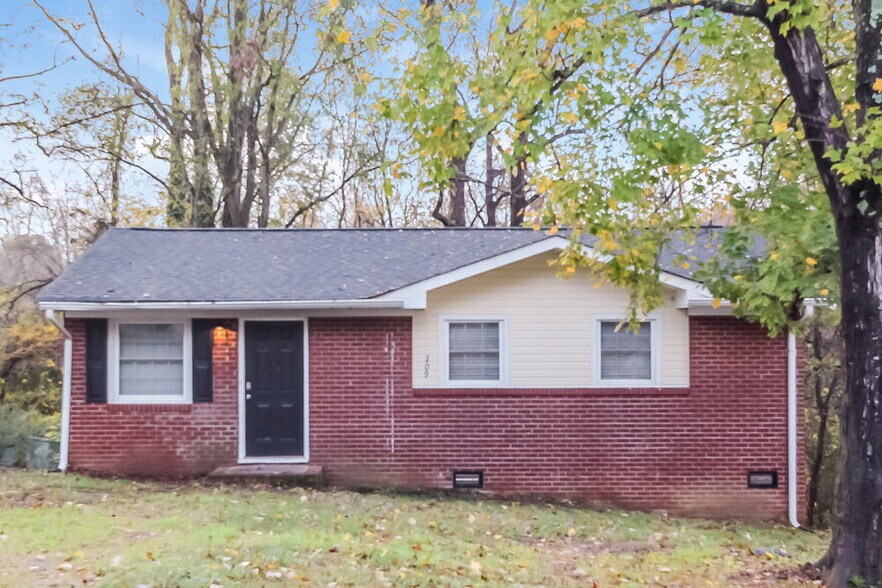 Primary Photo - 209 Nila Dawn Ave