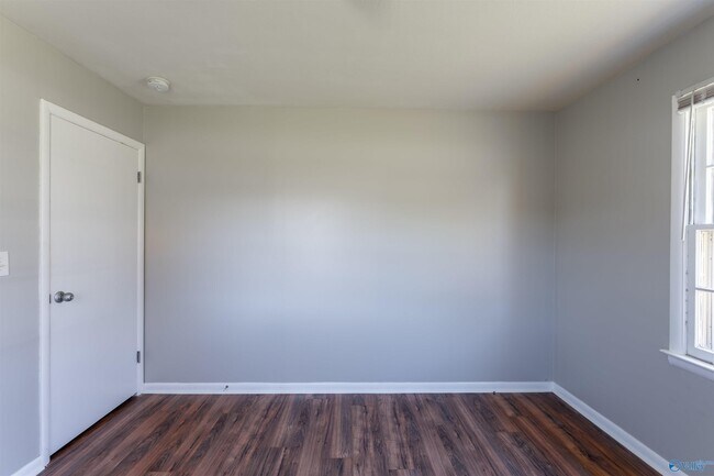Building Photo - 712 Marion Dr