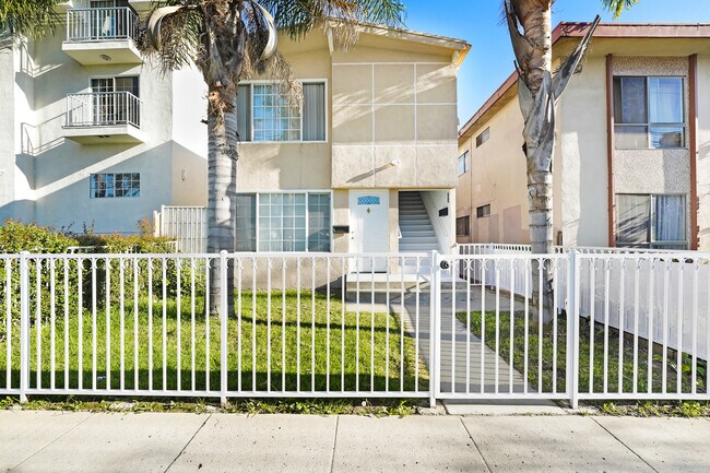 Building Photo - 12058 Culver Blvd