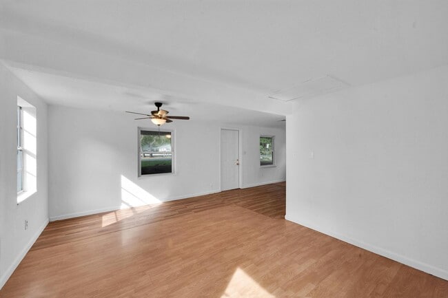 Building Photo - 4851 Kirby Loop Rd