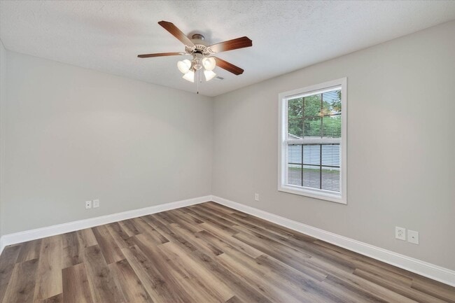 Building Photo - 333 Rossview Rd