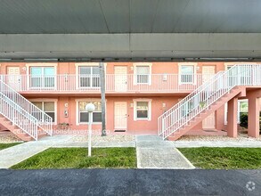Building Photo - 4550 SE 5th Pl