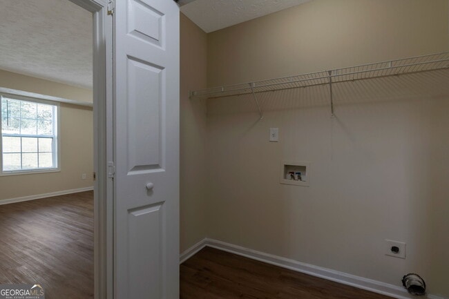 Building Photo - 3862 Chase Dr