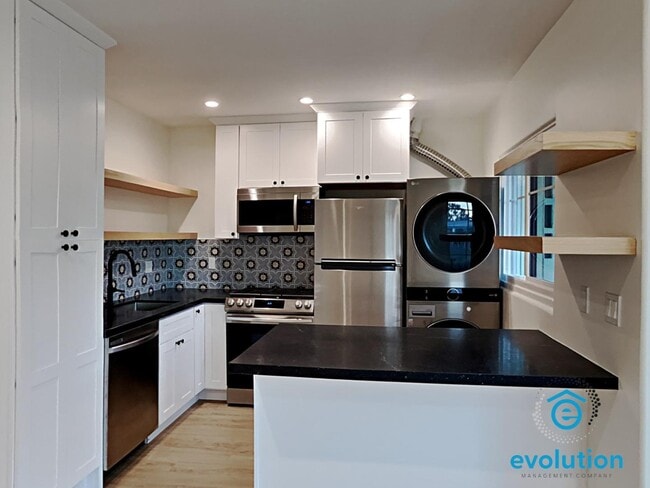 Building Photo - 3831-3835 3rd Avenue - 3835 3rd Ave Apt 6