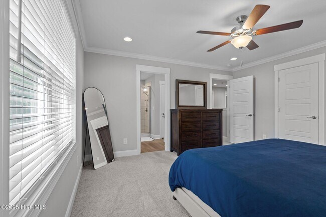 Building Photo - 594 E L Ives Dr