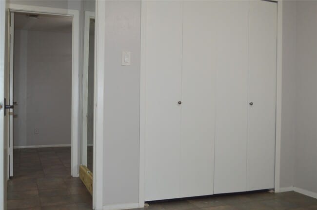 Building Photo - 106 E Wavy Oak Cir