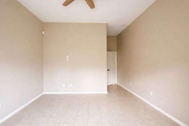 Building Photo - 9104 N Green River Dr