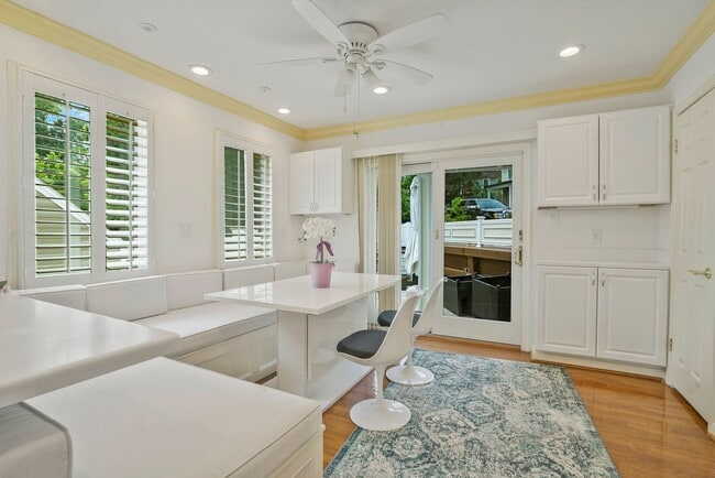 Building Photo - North Arlington 4 BR 5.5 BA Home