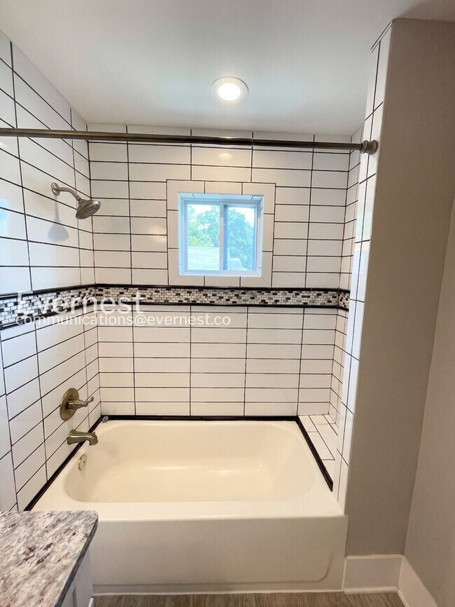 Building Photo - 3-Bed/2.5-Bath Home/Available Now!