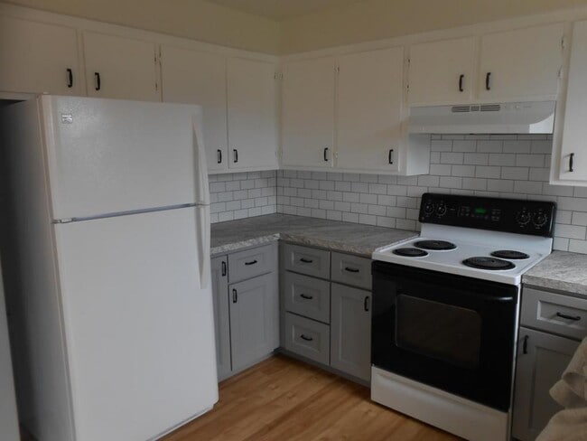 Building Photo - 386 30th Ave SE