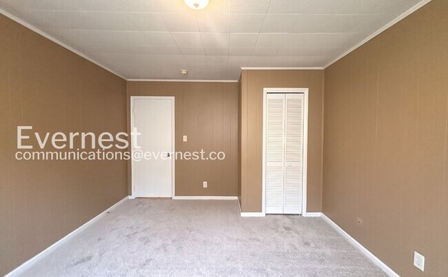 Building Photo - 4 Bed, 2 Bath Home with Fenced Yard / Available Now!