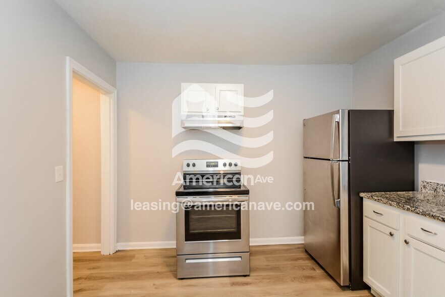 Building Photo - 3908 Grand Ave