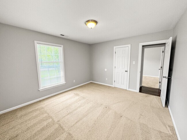 Building Photo - Nice 3 Bedroom Ranch