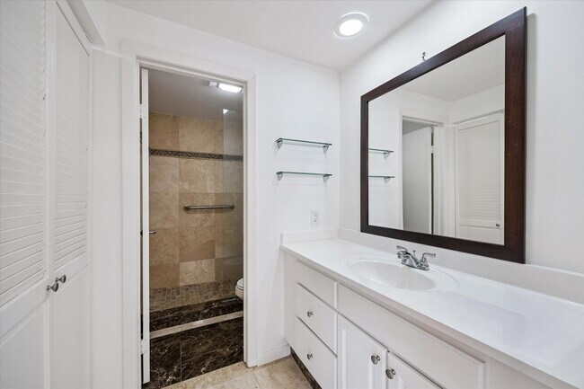 Building Photo - 49 Briar Hollow Ln
