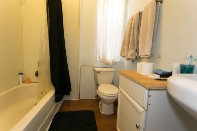 Building Photo - 1228 N Maplewood Ave